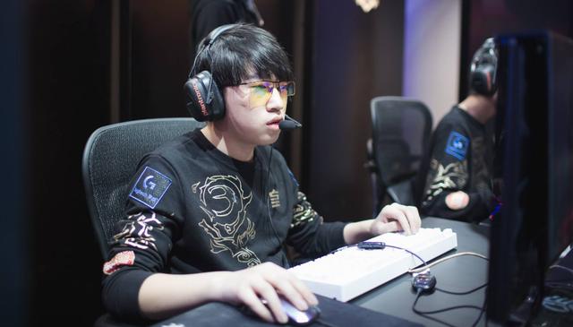 这使得他不 这使得他不